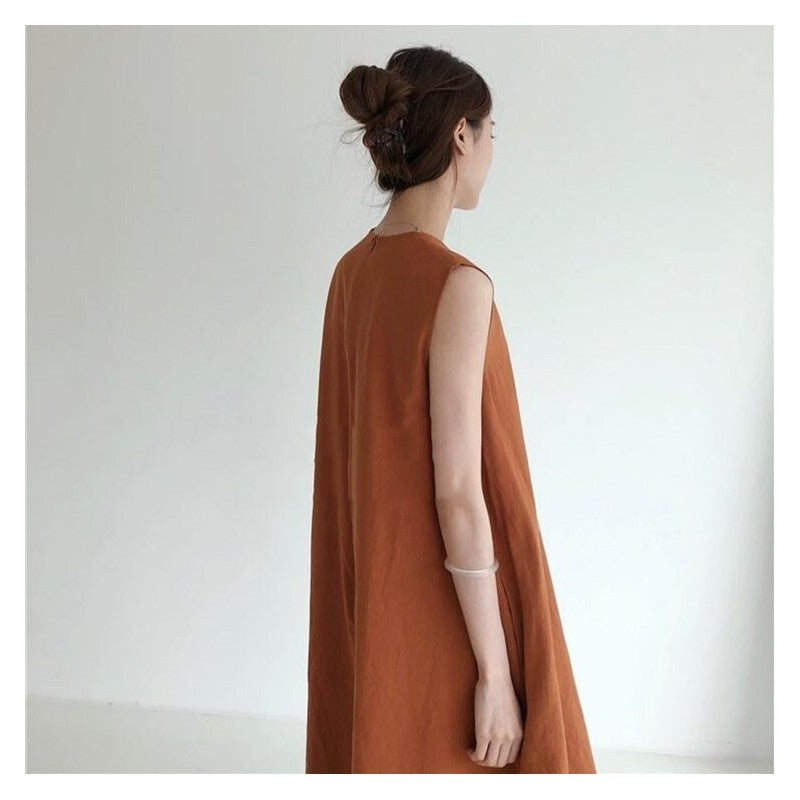 Solid Color Sleeveless Maxi Dress with a Flowy Silhouette