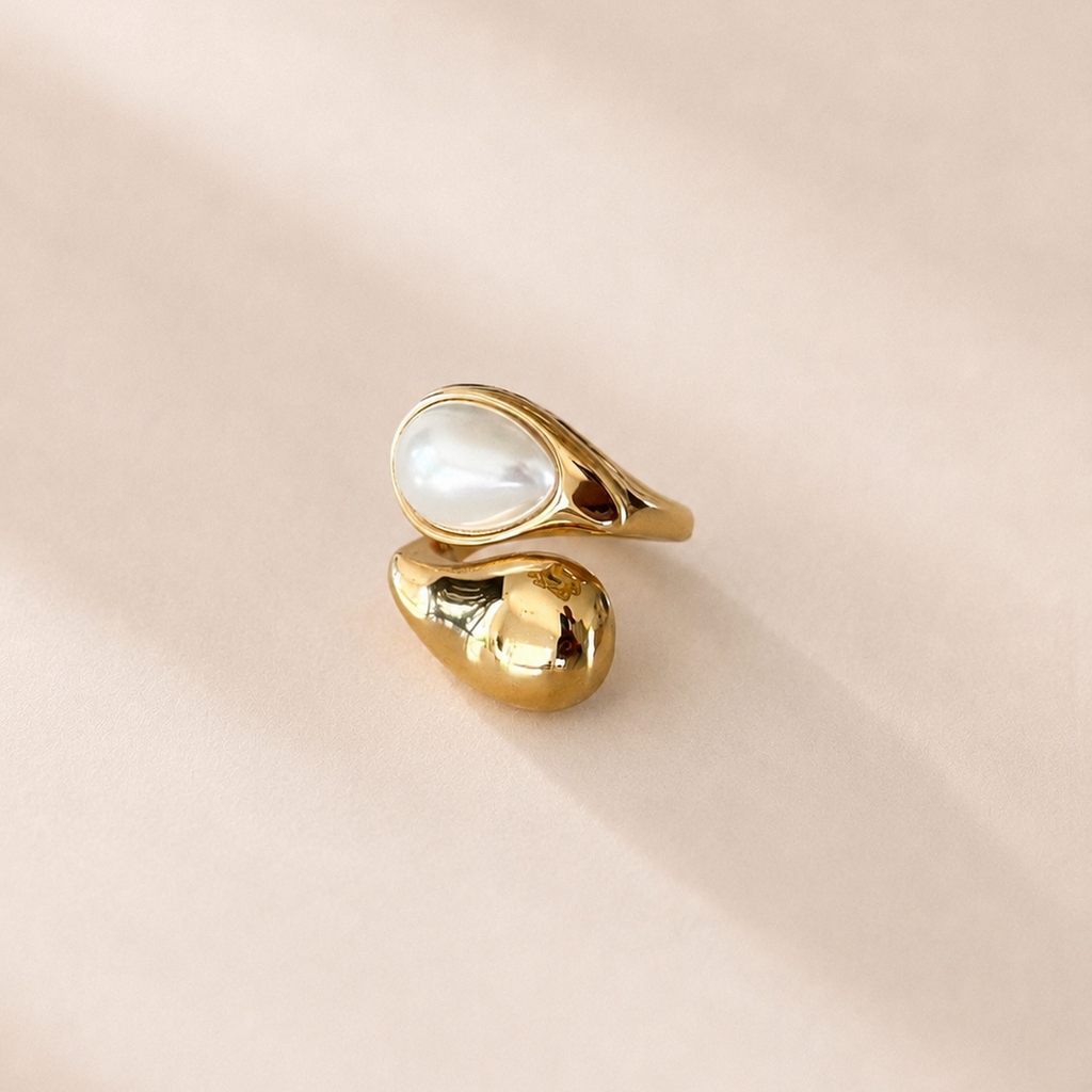 Pearl Ring Adjustable ~ Maria