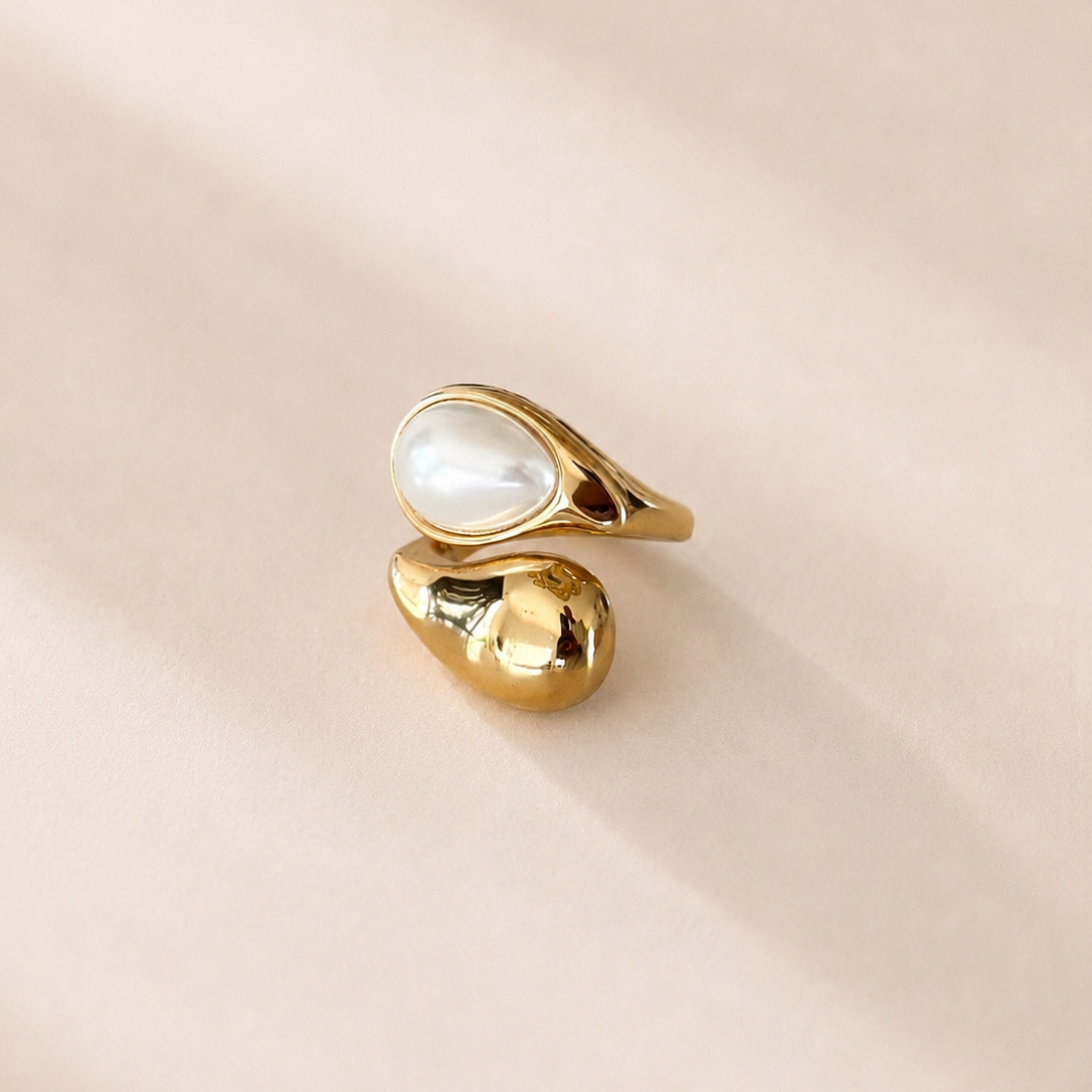 Pearl Ring Adjustable ~ Maria