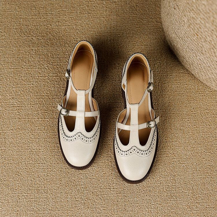 Women's Retro Brogue Shoes – British Style Pointed Toe Buckle Low Heel