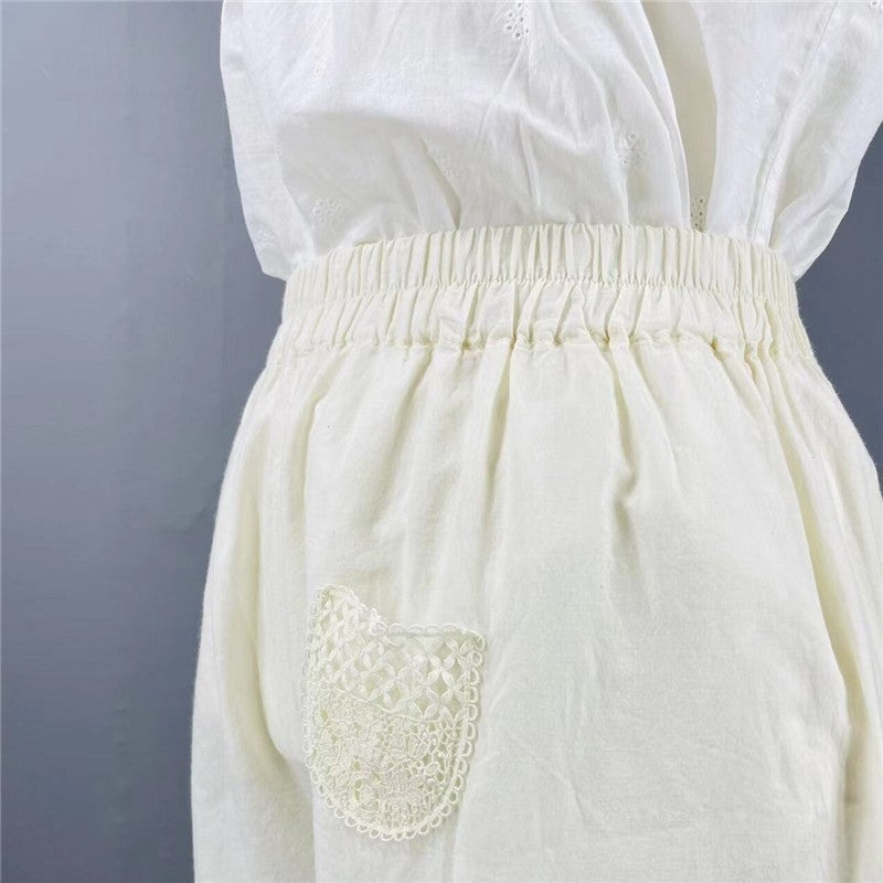 Lace-Trimmed Wide-Leg Cropped Pants in Solid Color