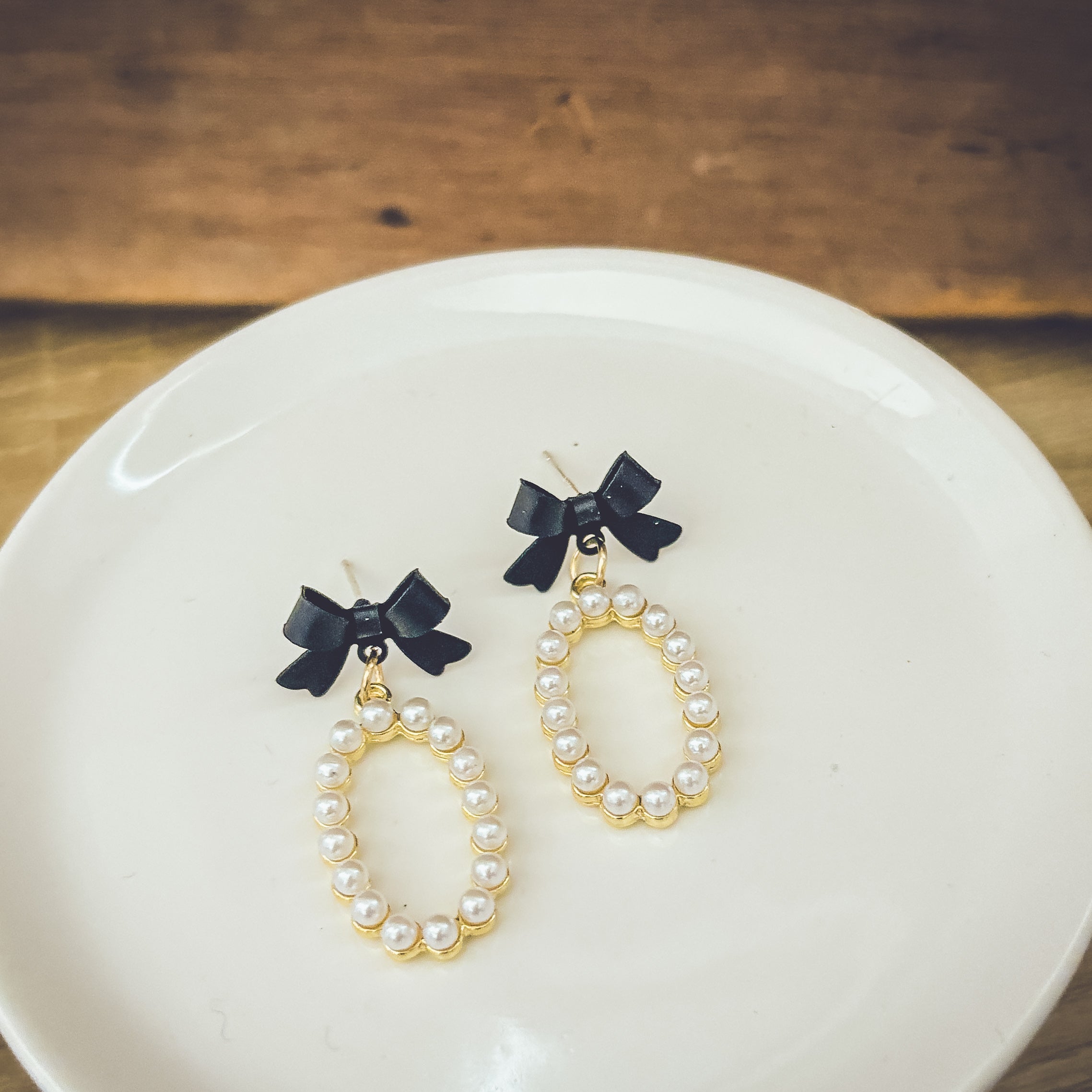 Beautiful Black Bow and Pearl Earrings