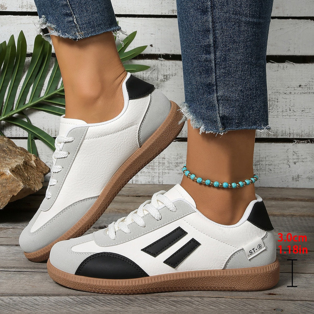 Women's Retro Flat-Soled Plus-Size Sneakers | Casual Lace-Up Comfort Shoes