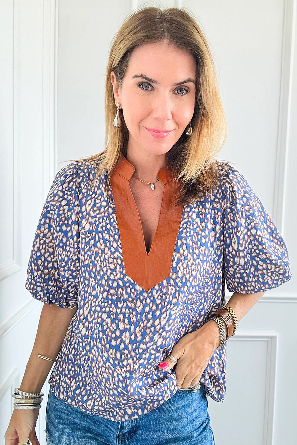 Leopard Print Spot Contrast V Neck Half Puff Sleeve Shirt