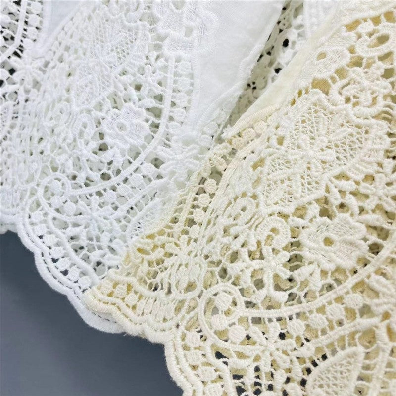 Lace-Trimmed Wide-Leg Cropped Pants in Solid Color