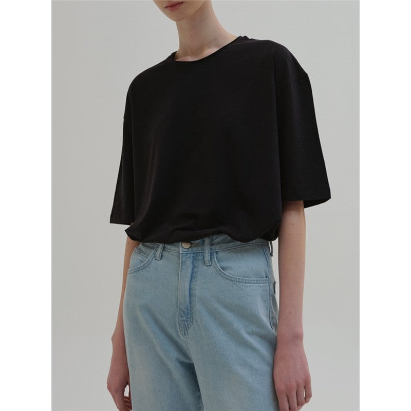 Round-Neck Short-Sleeved Plain T-Shirt With Contrast Hem For Women.