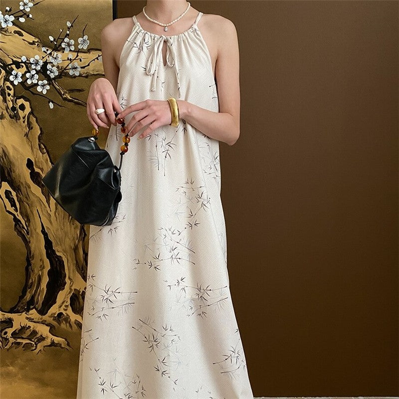 Sure! Here is an optimized title for your clothing product in English:

"Bamboo Fringed Hem Halterneck Maxi