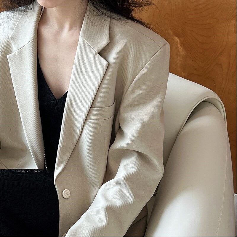 Sophisticated Suit Jacket crafted from Vertical Sensation TR Fabric
