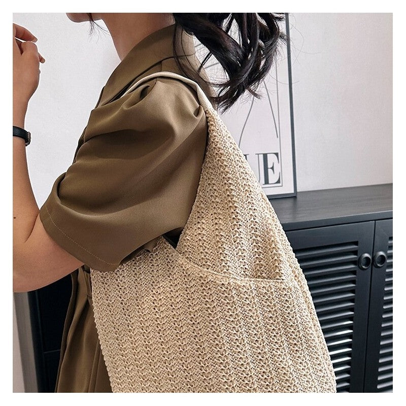 Stylish Oversized Straw Woven Tote with Ample Storage
