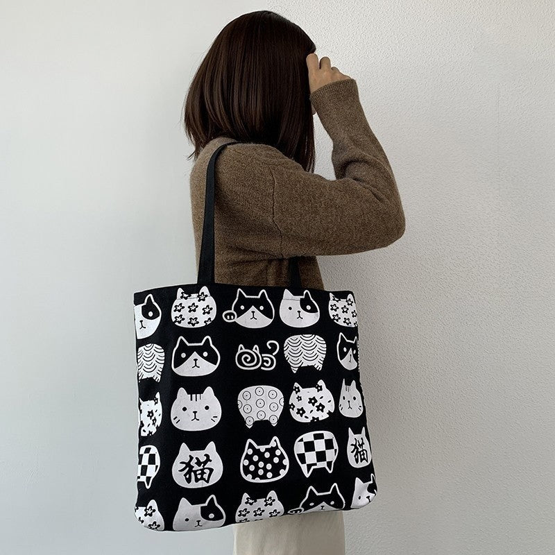 Literary Canvas Bag with Large Capacity and Single Shoulder Design