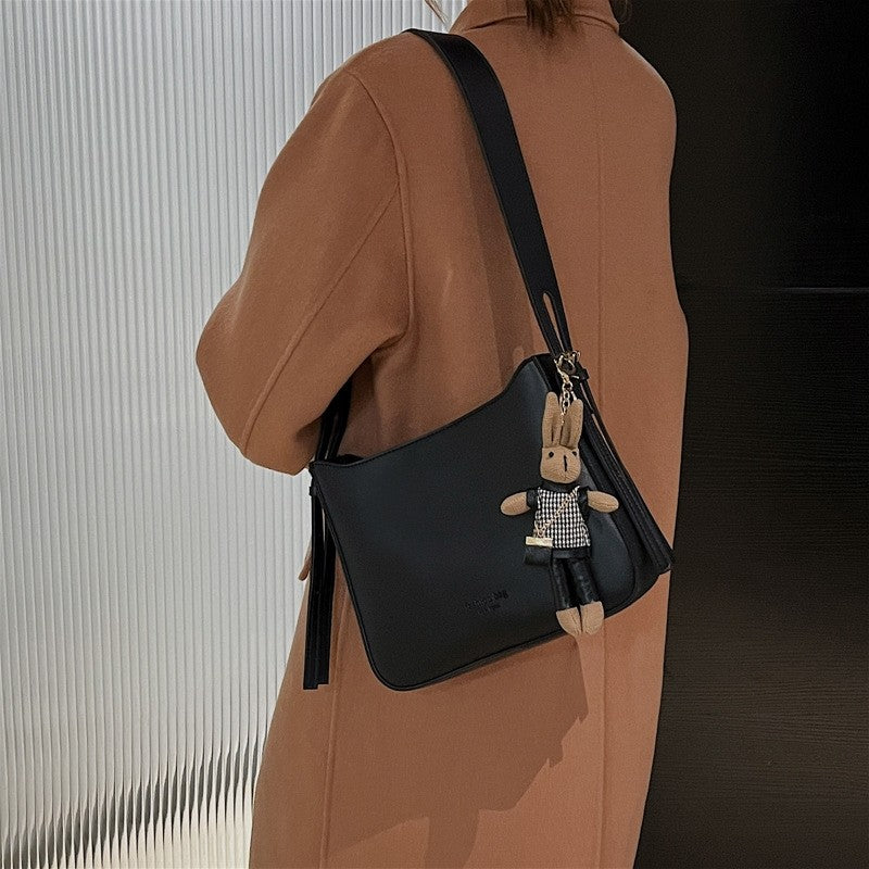 Chic Crossbody Bag with Hundred Shoulder Design
