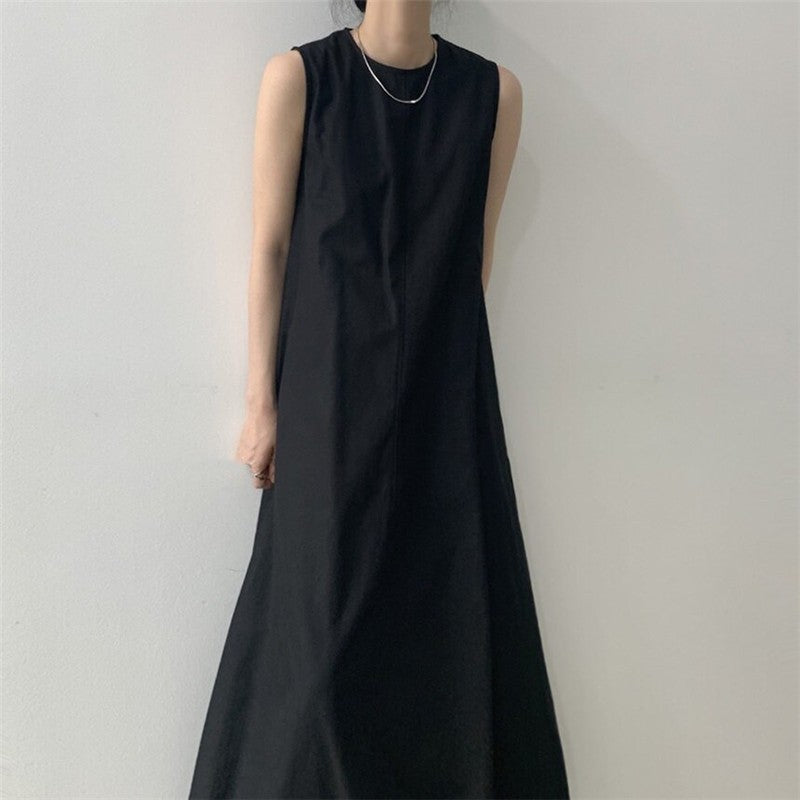 Solid Color Sleeveless Maxi Dress with a Flowy Silhouette