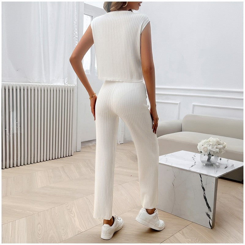 Chic Slim-Fit Monochrome Round Neck Sweater Ensemble