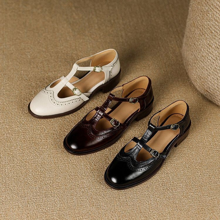 Women's Retro Brogue Shoes – British Style Pointed Toe Buckle Low Heel