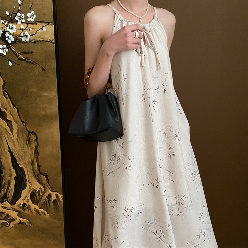 Sure! Here is an optimized title for your clothing product in English:

"Bamboo Fringed Hem Halterneck Maxi