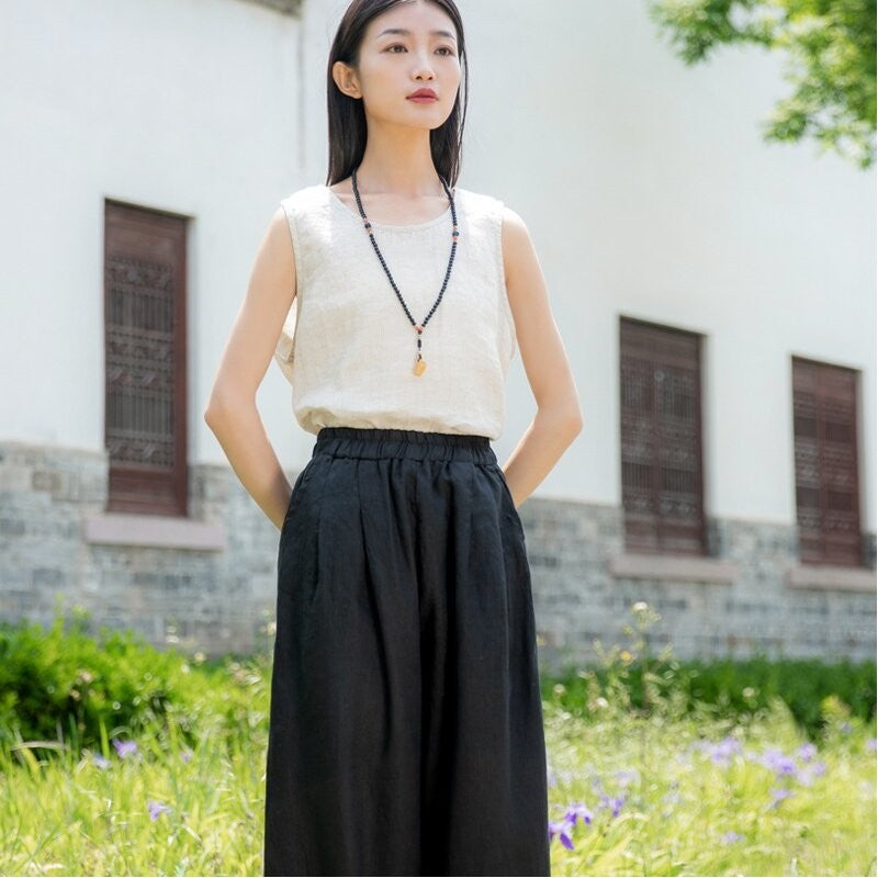 Relaxed Fit Monochrome Lantern Trousers for Versatile Styling