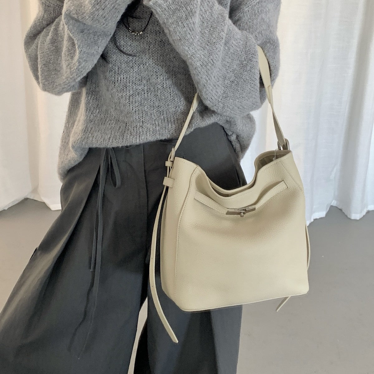 Women's Full-Grain Cowhide Crossbody Shoulder Bag | High-Capacity Urban Minimalist