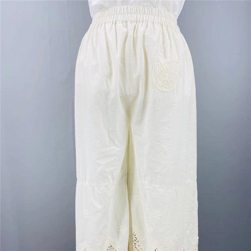 Lace-Trimmed Wide-Leg Cropped Pants in Solid Color
