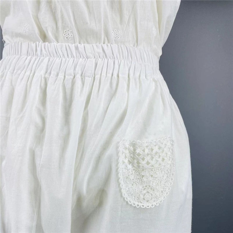 Lace-Trimmed Wide-Leg Cropped Pants in Solid Color
