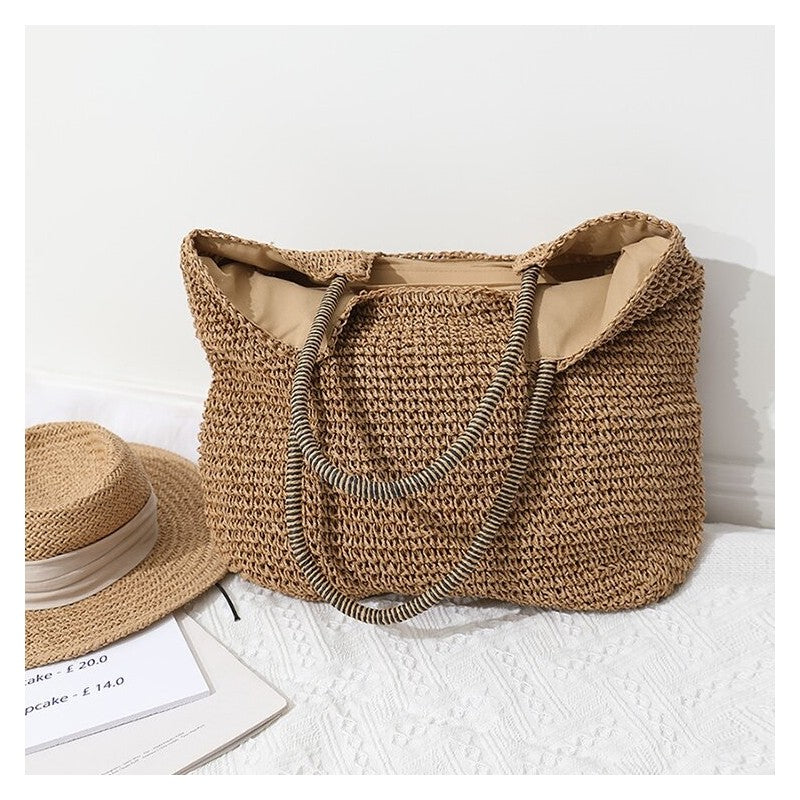 Leisurely Chic: Oversized Straw Beach Tote with Ample Space