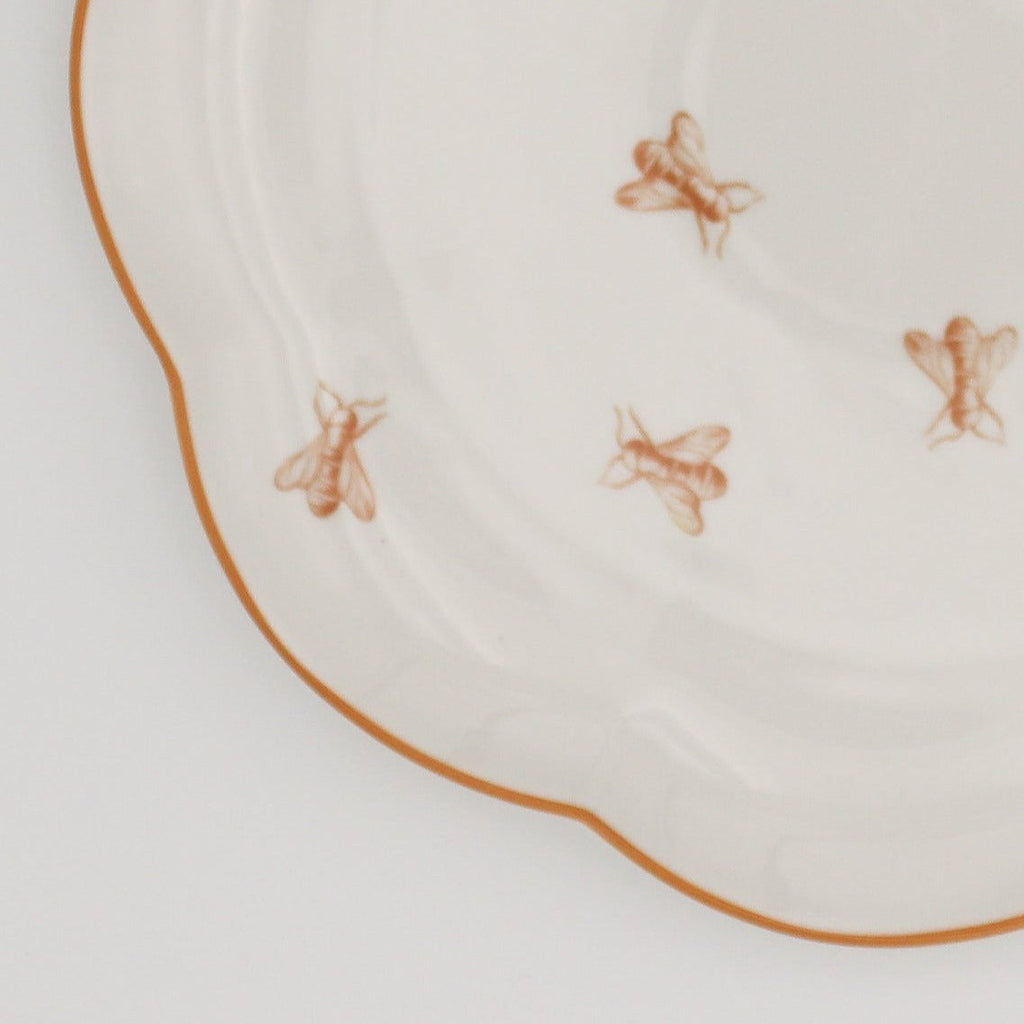 Bumble Voyage Scalloped Dinner Plate - Set of 4 (+1 Bonus Plate)