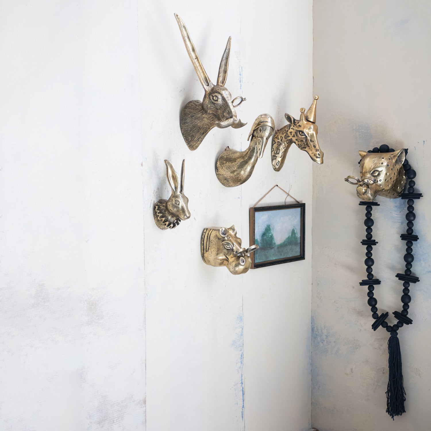 Brass Finish Cast Aluminum Rabbit Head with Ruff Collar Wall Mount