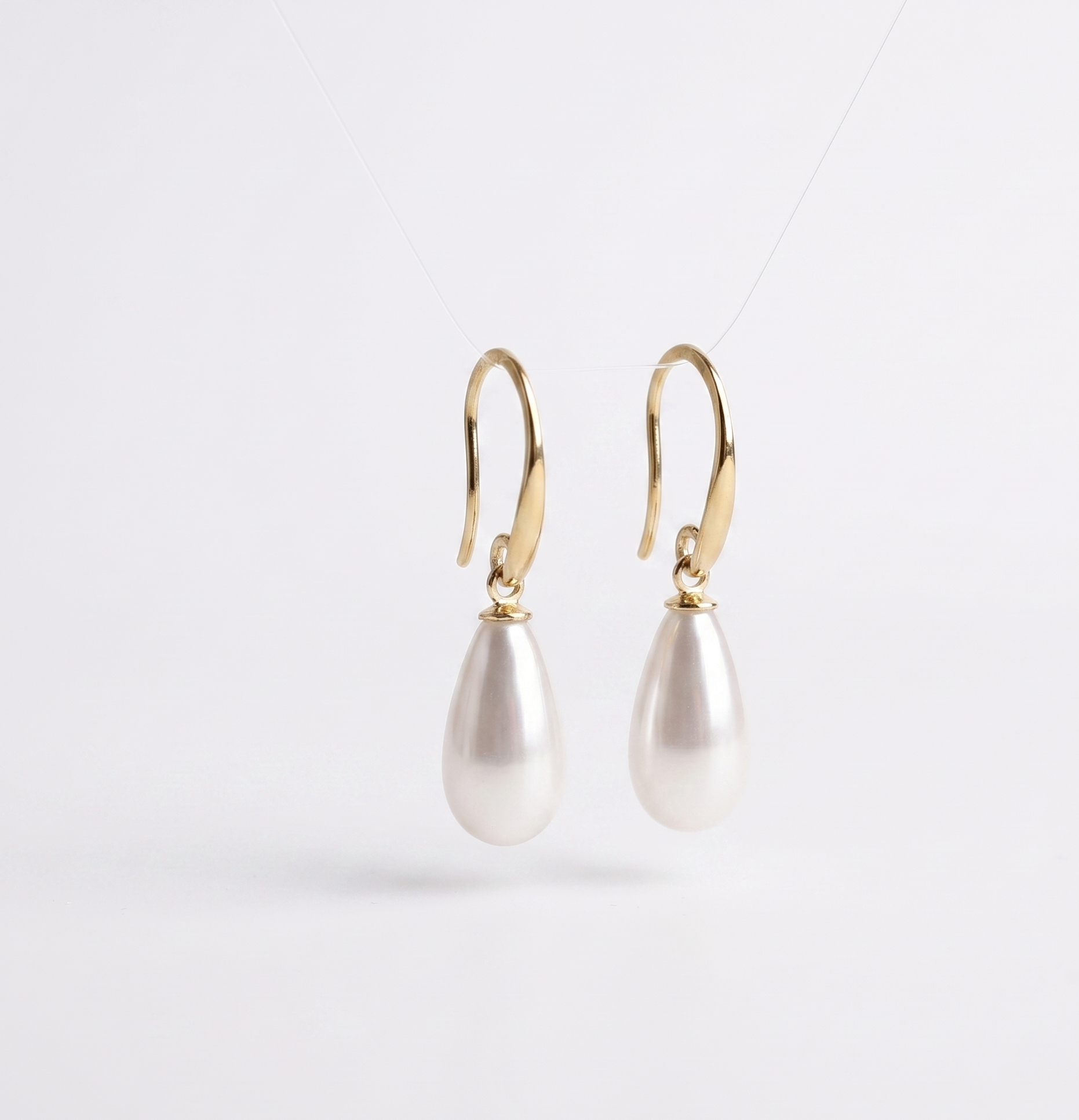 Luxe Pearl Drop Earrings - Iridescent Mother of Pearl Elegance