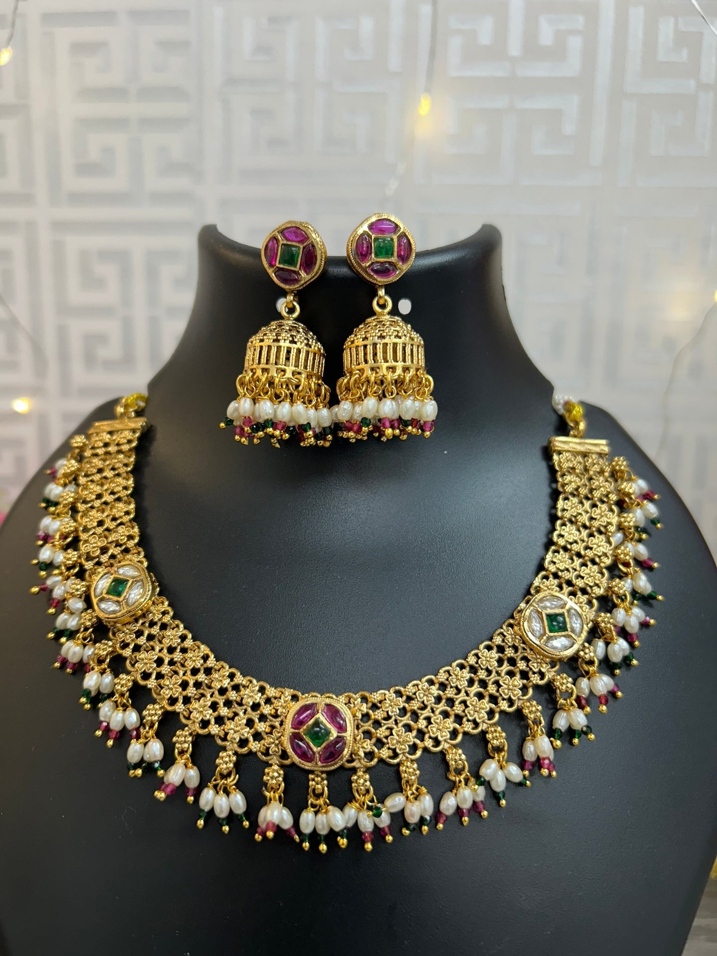 Gold polished necklace set
