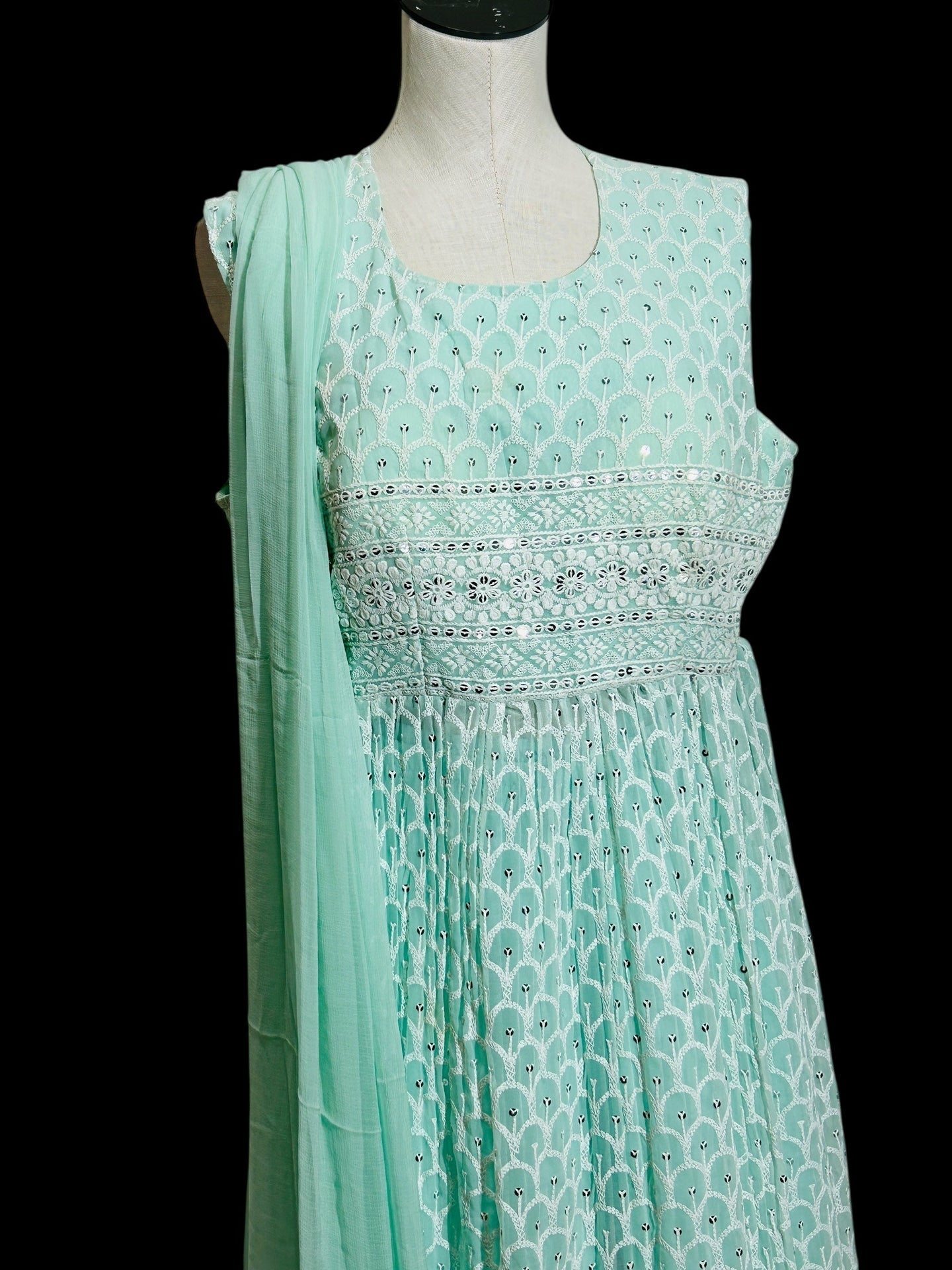 Chikankari Naira Kurti set