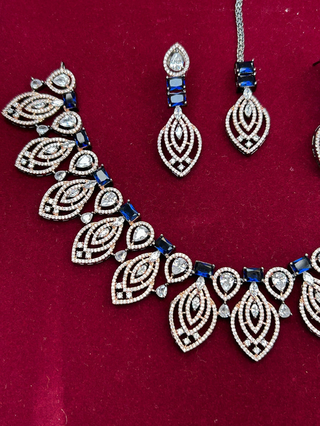 AD necklace set