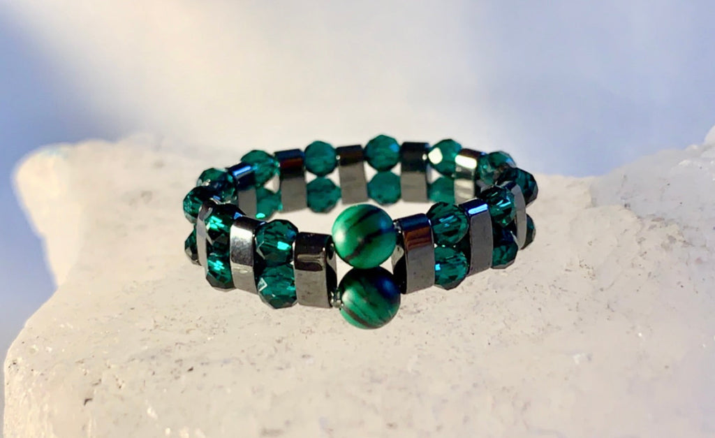 Quinn Handmade Emerald, Malachite, and Black Hematite Expandable Ring (Size 9-10)