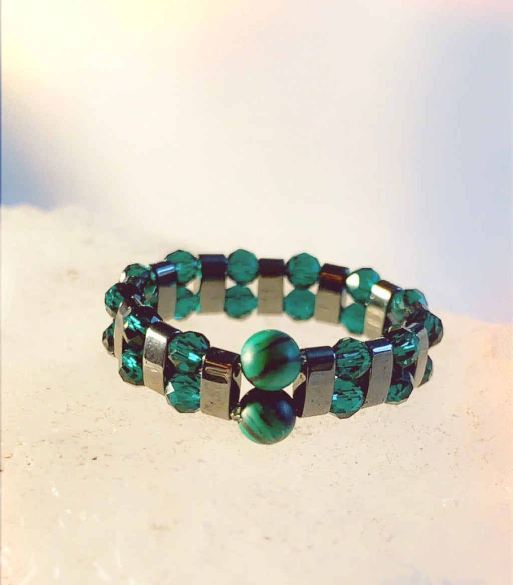 Quinn Handmade Emerald, Malachite, and Black Hematite Expandable Ring (Size 9-10)