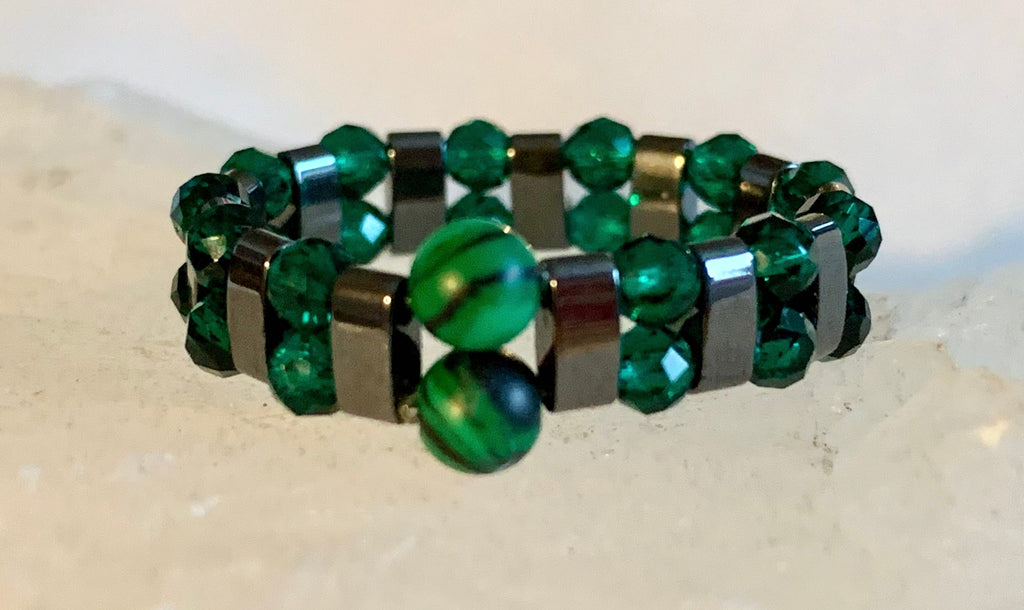 Quinn Handmade Emerald, Malachite, and Black Hematite Expandable Ring (Size 9-10)