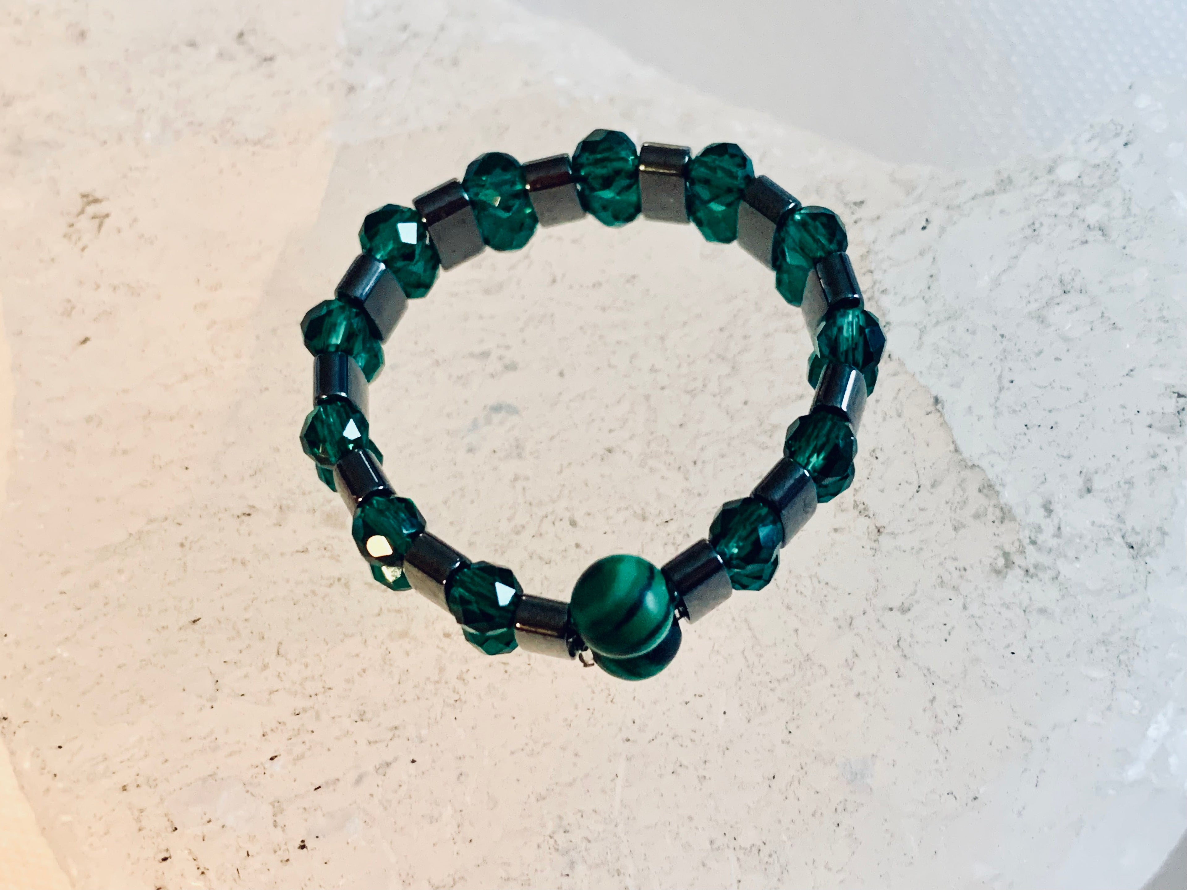 Quinn Handmade Emerald, Malachite, and Black Hematite Expandable Ring (Size 9-10)