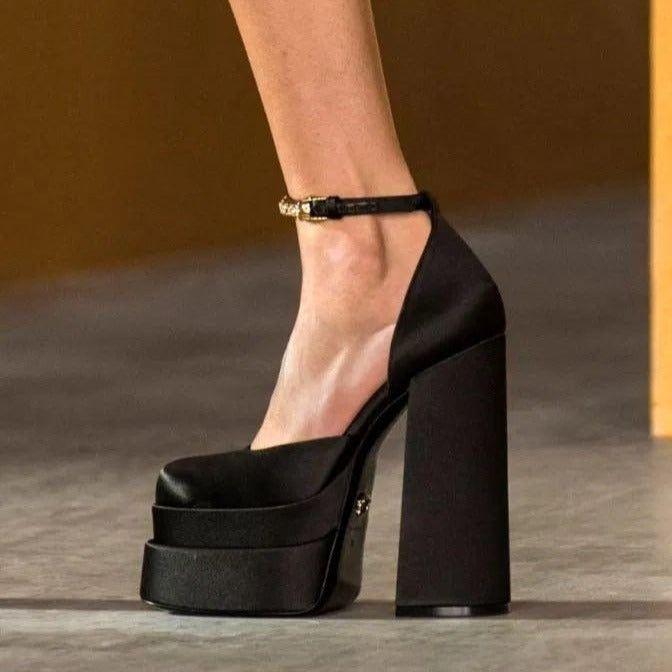 Rendezvous Black Platform Pumps