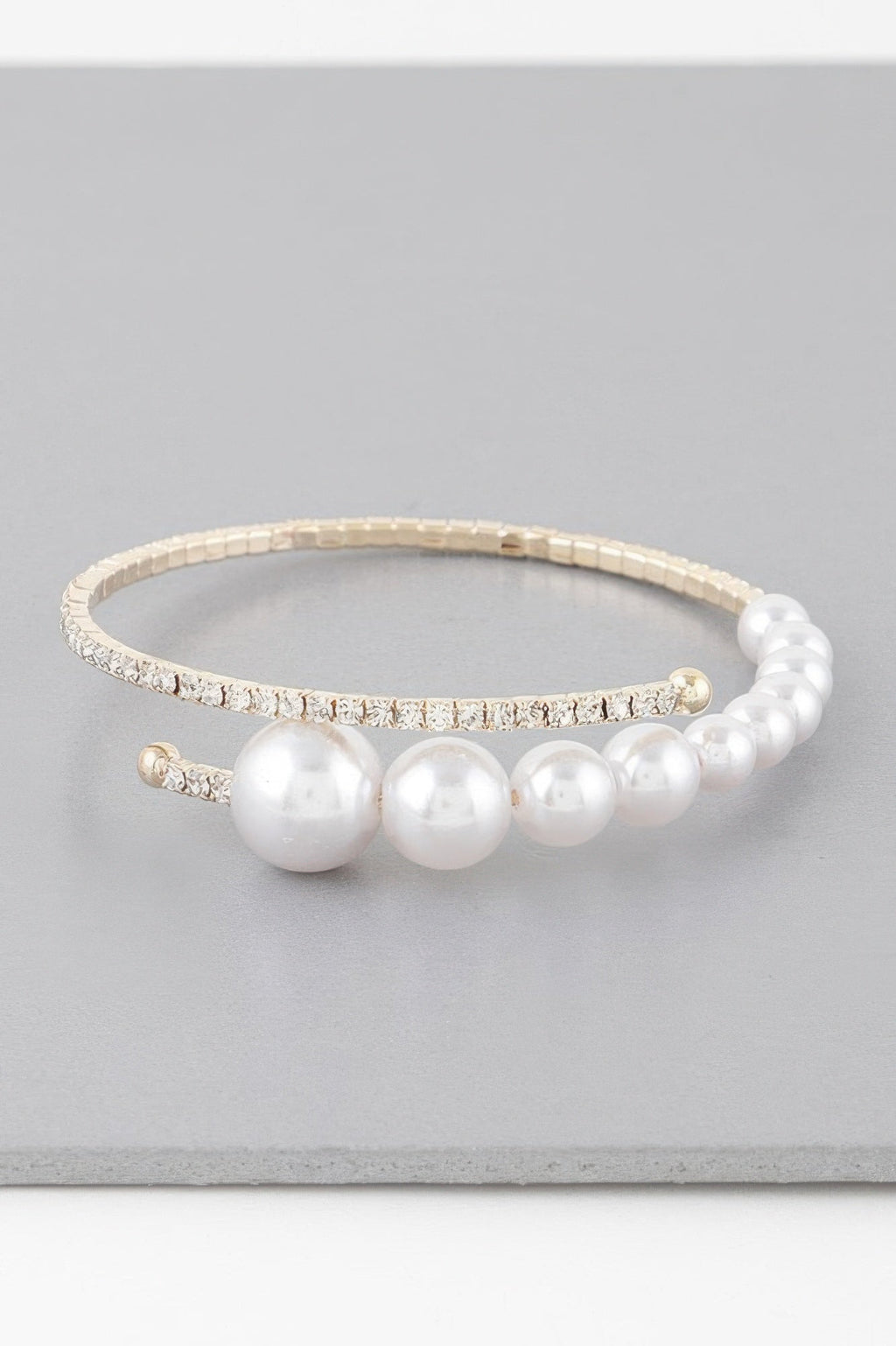Gradual Pearl Jeweled Bracelet