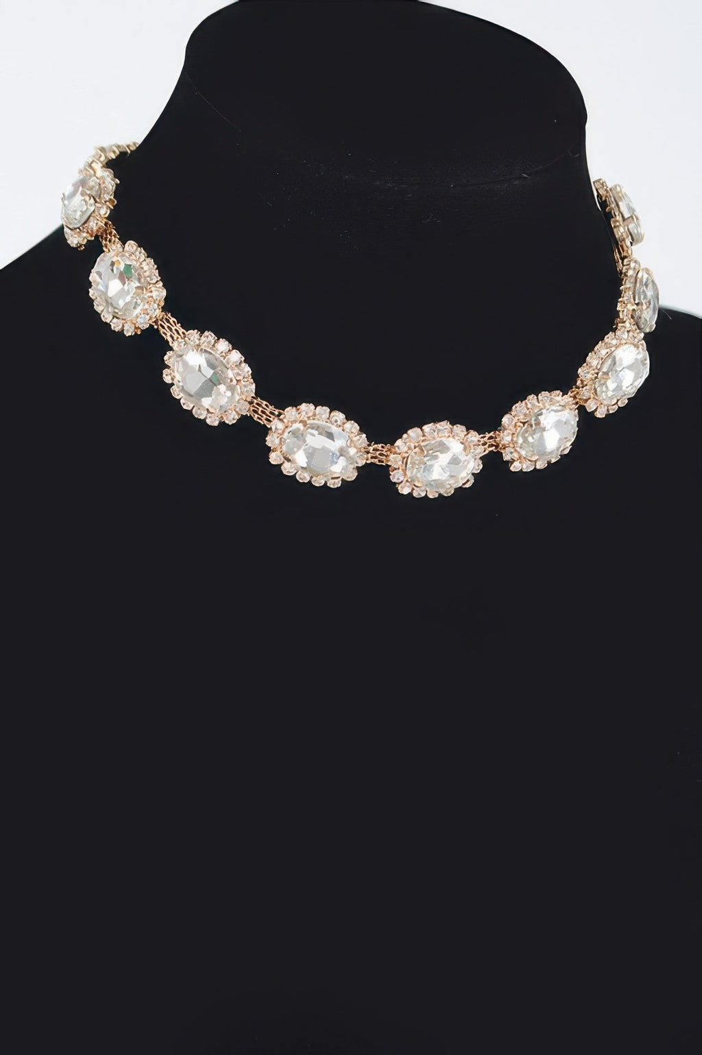 Rhinestone Oval Shape Necklace