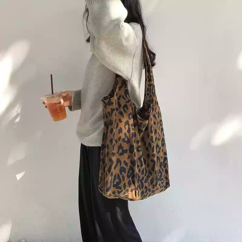 One-Shoulder Corduroy Canvas Bag: The Ultimate Versatile Accessory
