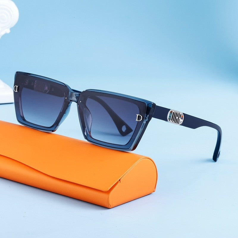Fashionable Square Sunglasses For UV Protection For Women