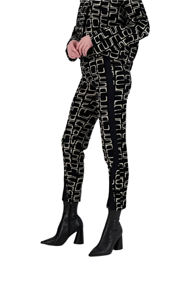 Gabby Isabella Abstract Jacquard Pants 524710
