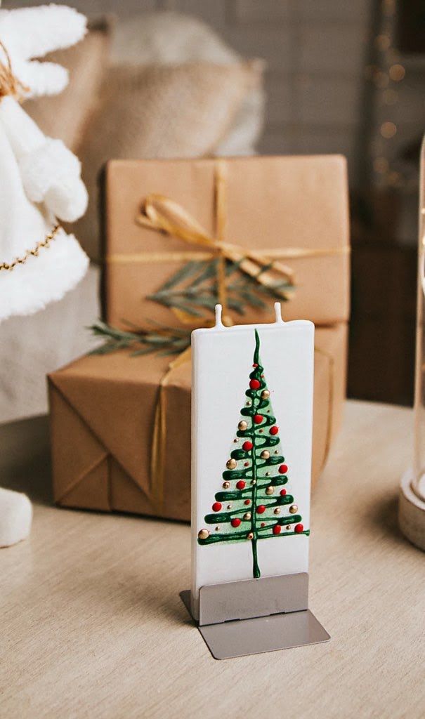 Flatyz Green Christmas Tree with Red & Gold Ornaments Candle