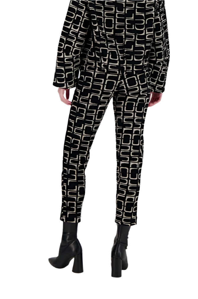 Gabby Isabella Abstract Jacquard Pants 524710