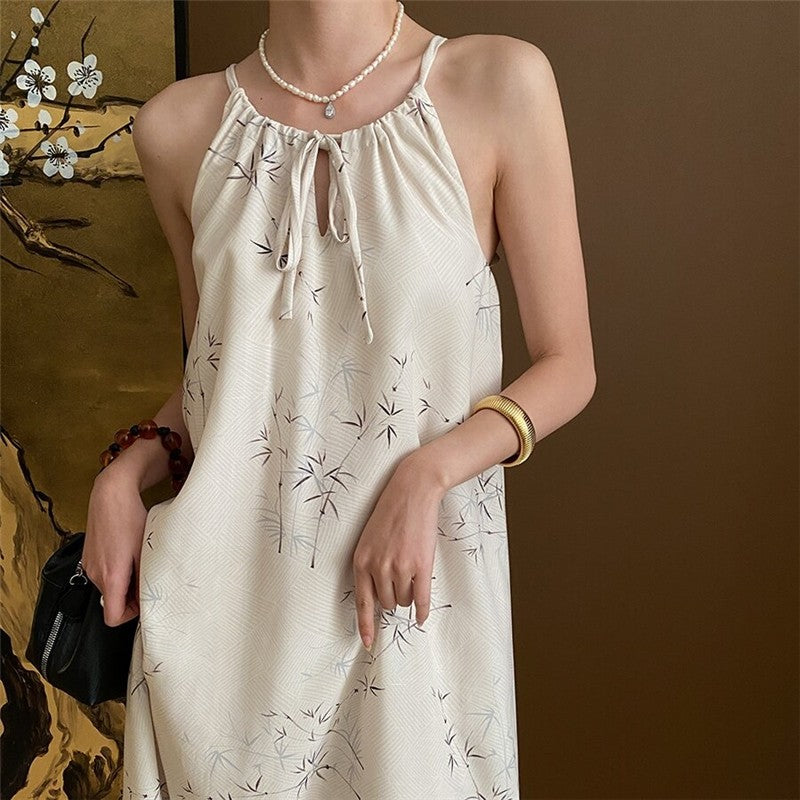 Sure! Here is an optimized title for your clothing product in English:

"Bamboo Fringed Hem Halterneck Maxi