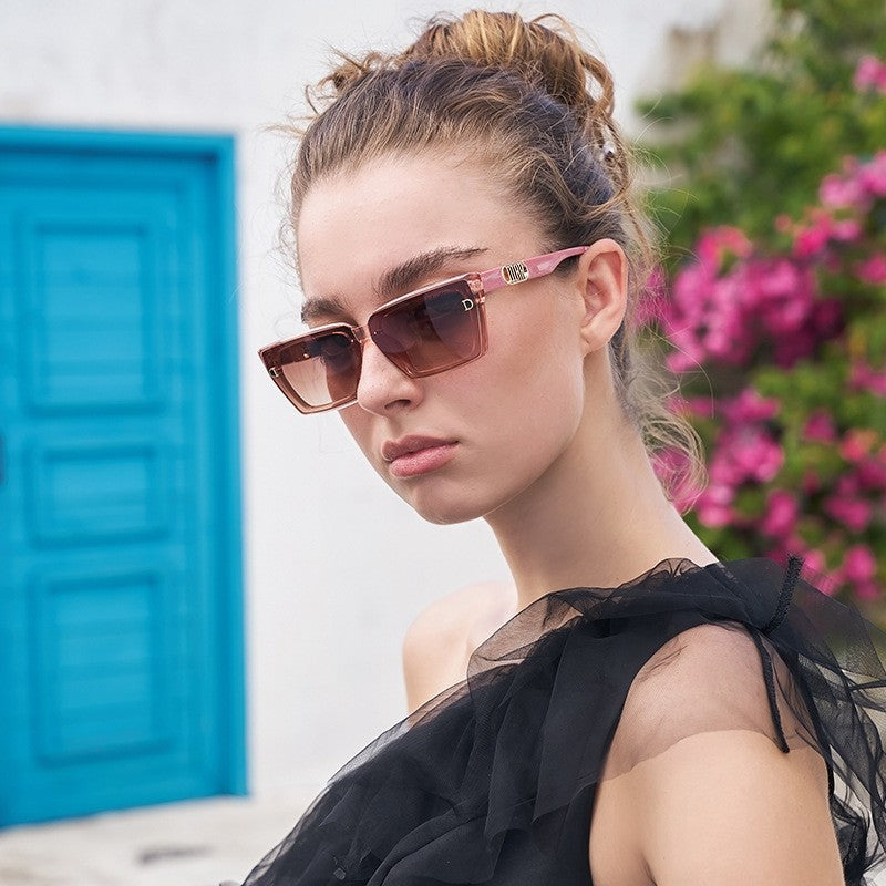Fashionable Square Sunglasses For UV Protection For Women
