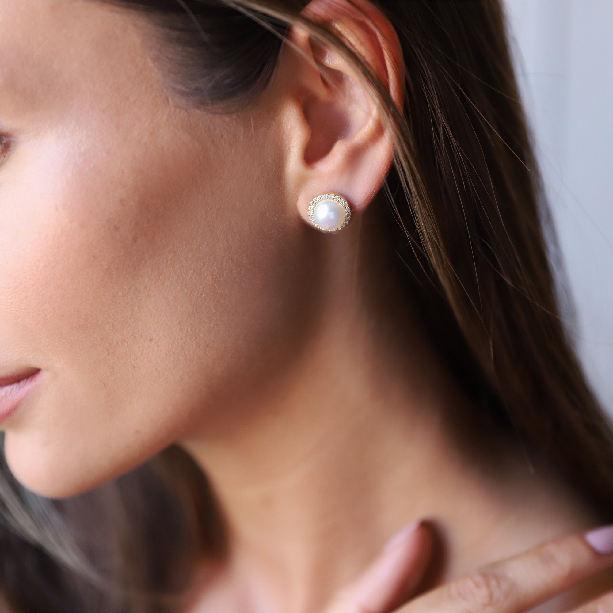 Elegant Sparkle Pave Earrings - Stunning Silver Pearl & Cubic Zirconia Studs