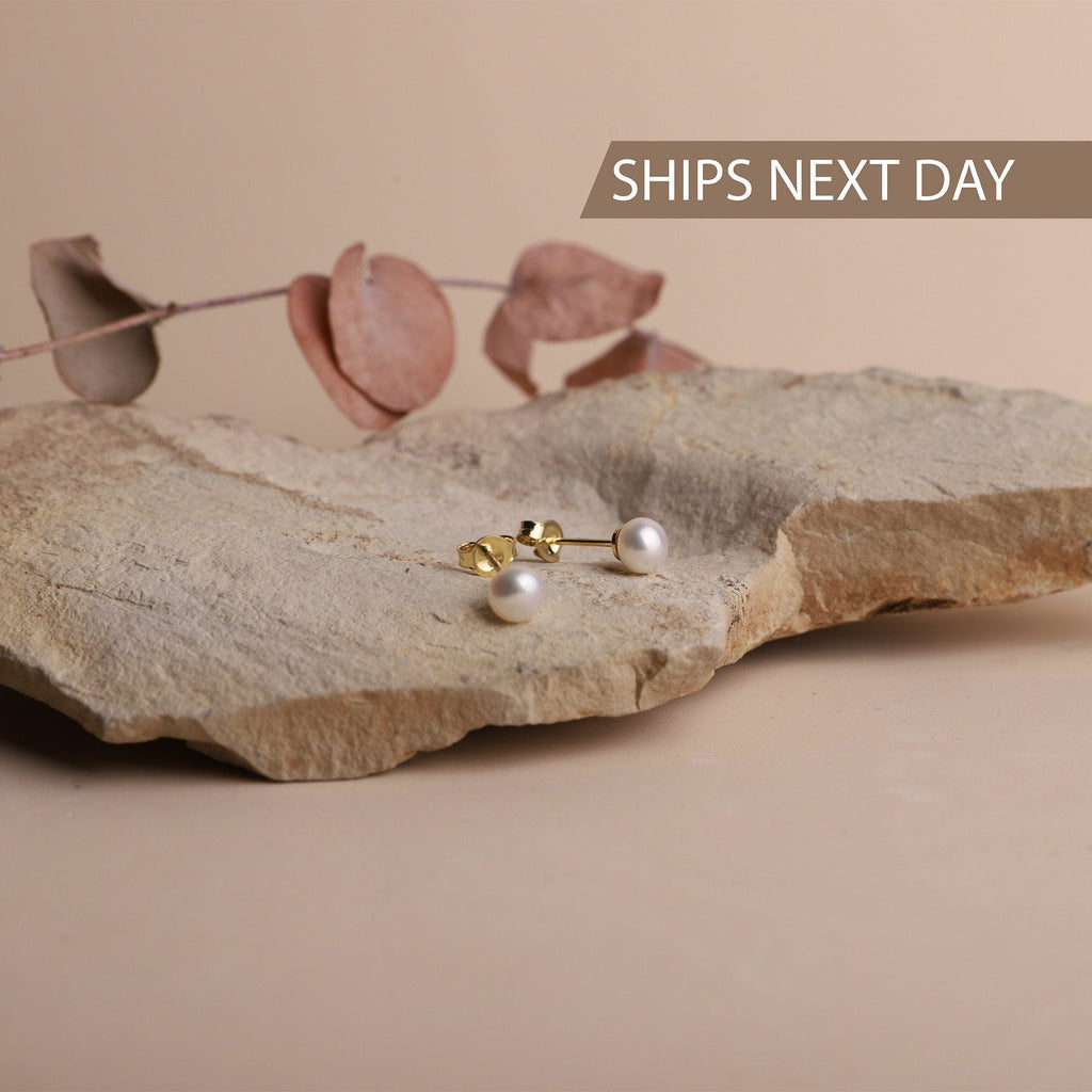 Elegant Gems Pearl Stud Earrings - Timeless Elegance for Every Occasion