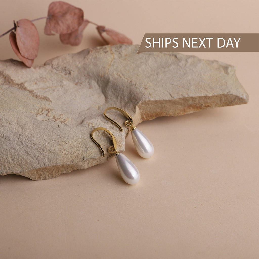 Luxe Pearl Drop Earrings - Iridescent Mother of Pearl Elegance