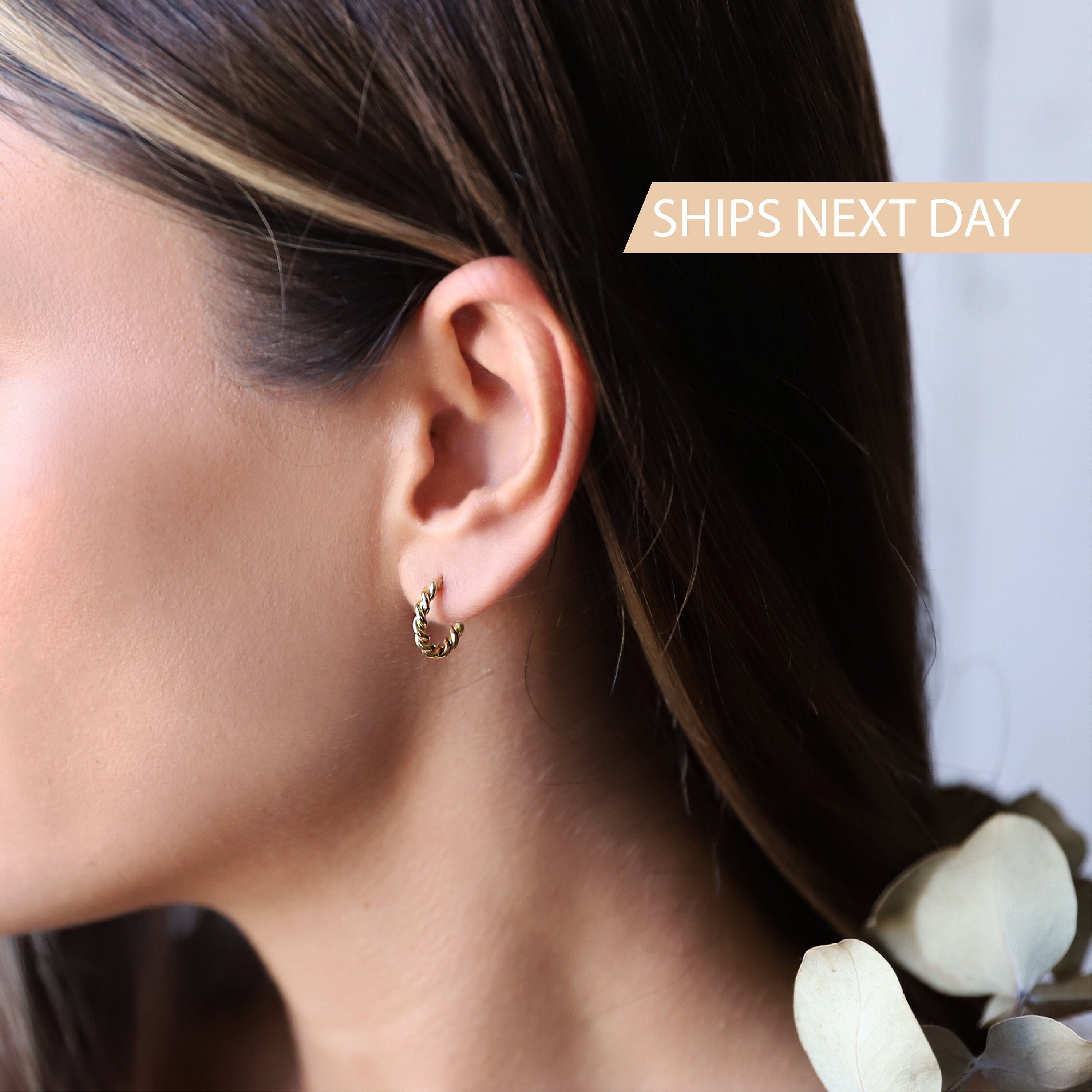 Dainty Luxe Huggies - Sleek Gold Hoop Earrings for Effortless Elegance