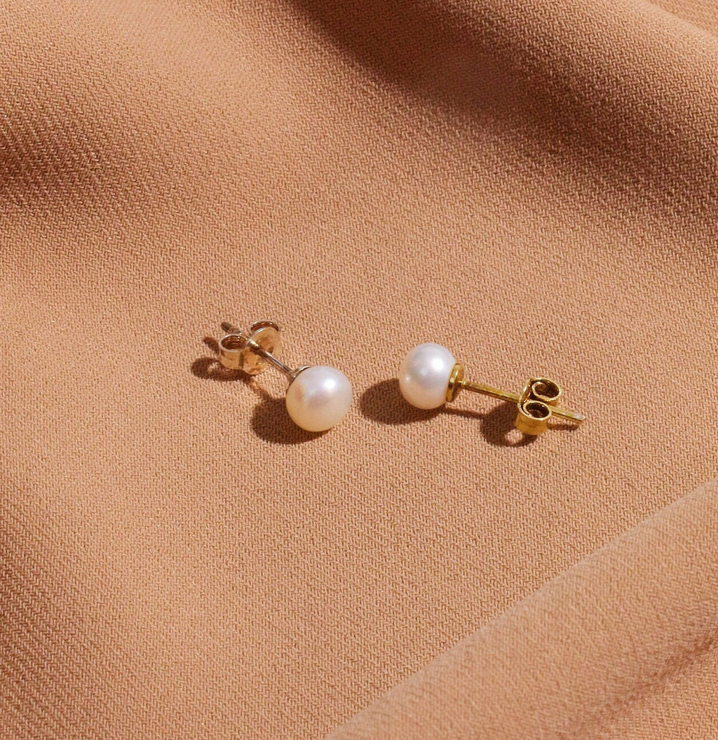 Elegant Gems Pearl Stud Earrings - Timeless Elegance for Every Occasion