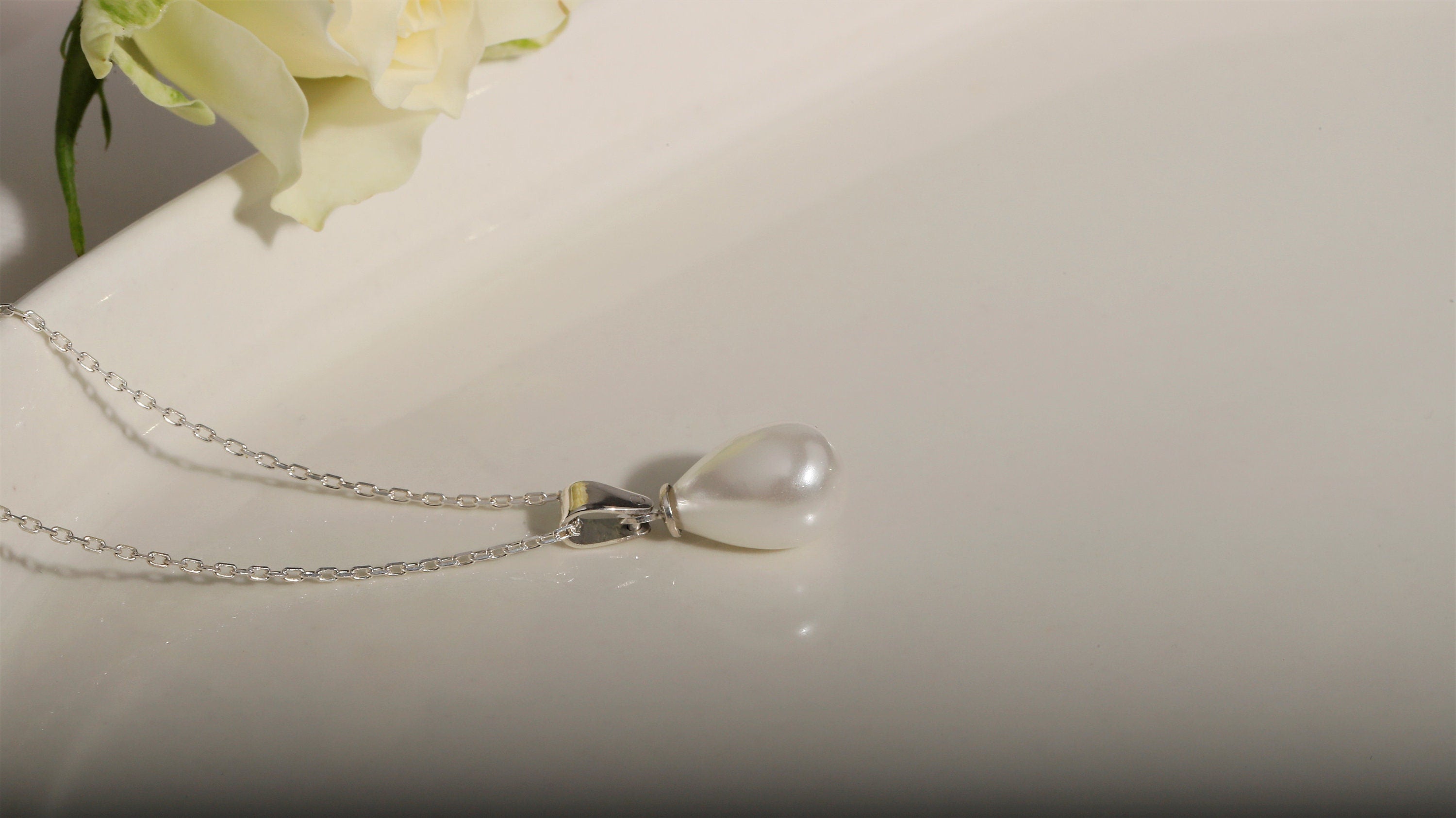 Pearl Essence Freshwater Pearl Necklace - Timeless Elegance for Every Occasion